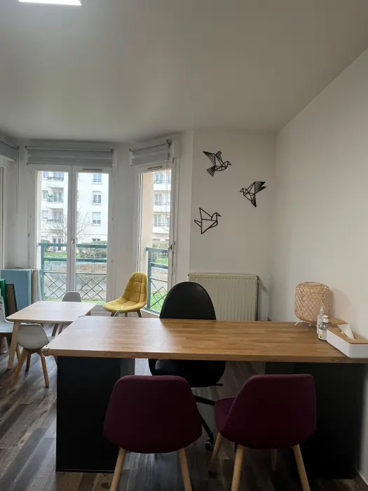 Bureau, photos du cabinet d'ostéopathie de LILLY Marie-Alizée - Ostéopathe Le Plessis-Trévise